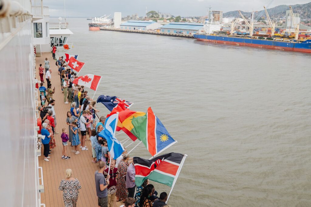 slh250812 glm arrival freetown ru011 hi mid
