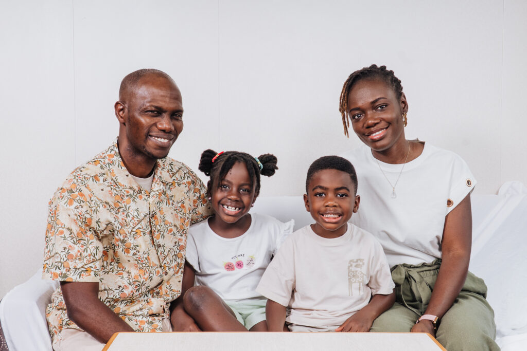 slh251116 adesanya family ru004 hi